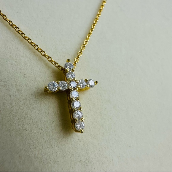 ✨ Moissanite Cross 18K Gold-Plated Necklace | 925 Sterling Silver ✨ - Picture 6 of 17
